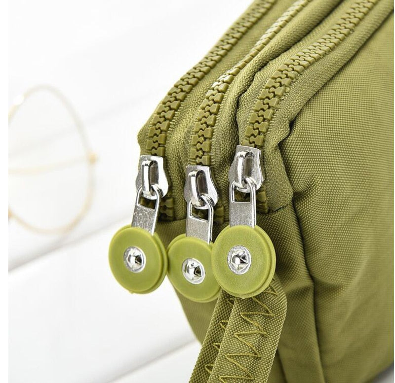 حقيبه يدويه صغيره لحمل المحتويات اليوميه