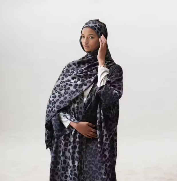 عبايه نسائيه جلد النمر مع شال لون أزرق غامق