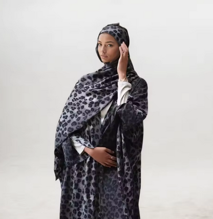 عبايه نسائيه جلد النمر مع شال لون أزرق غامق