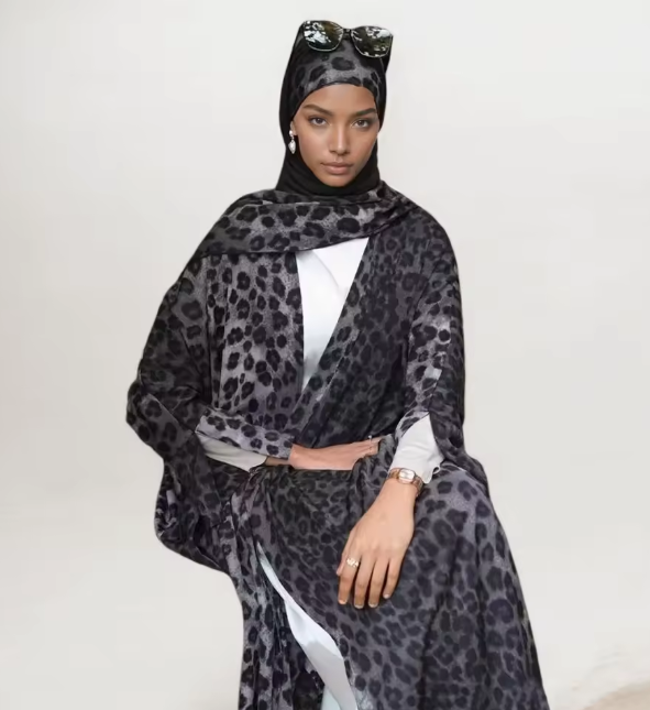 عبايه نسائيه جلد النمر مع شال لون أزرق غامق