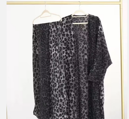 عبايه نسائيه جلد النمر مع شال لون أزرق غامق