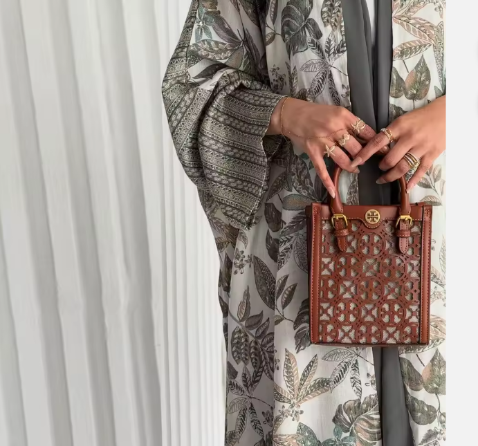 عبايه نسائيه مفتوحه كم طويل