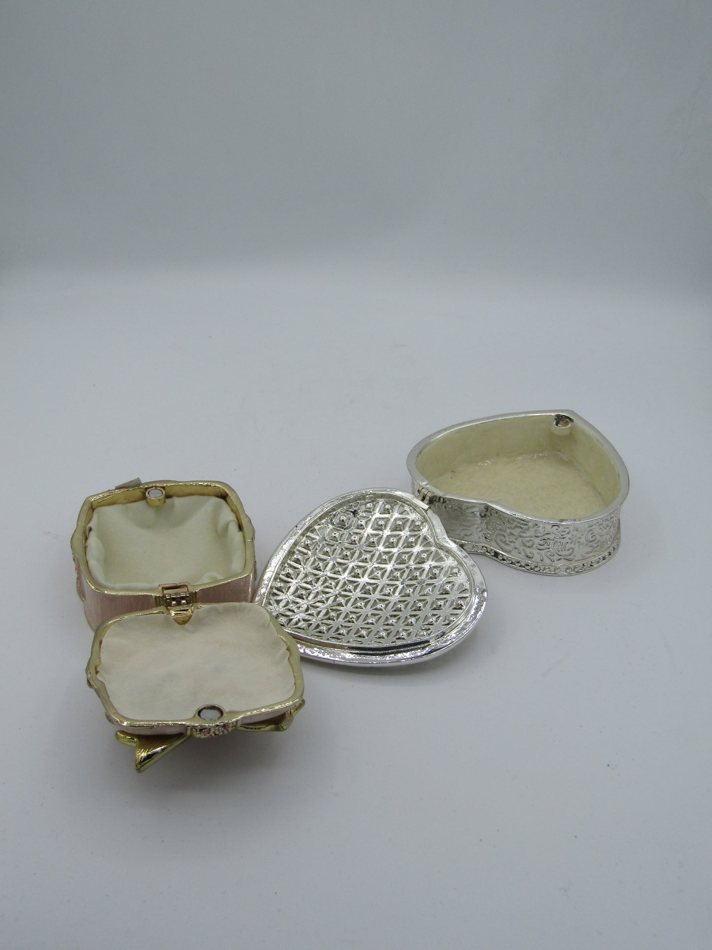 علب مجوهرات صغيره