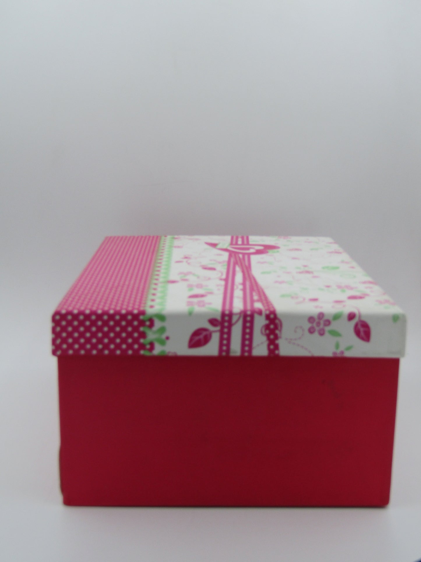 علب هدايا كارتون